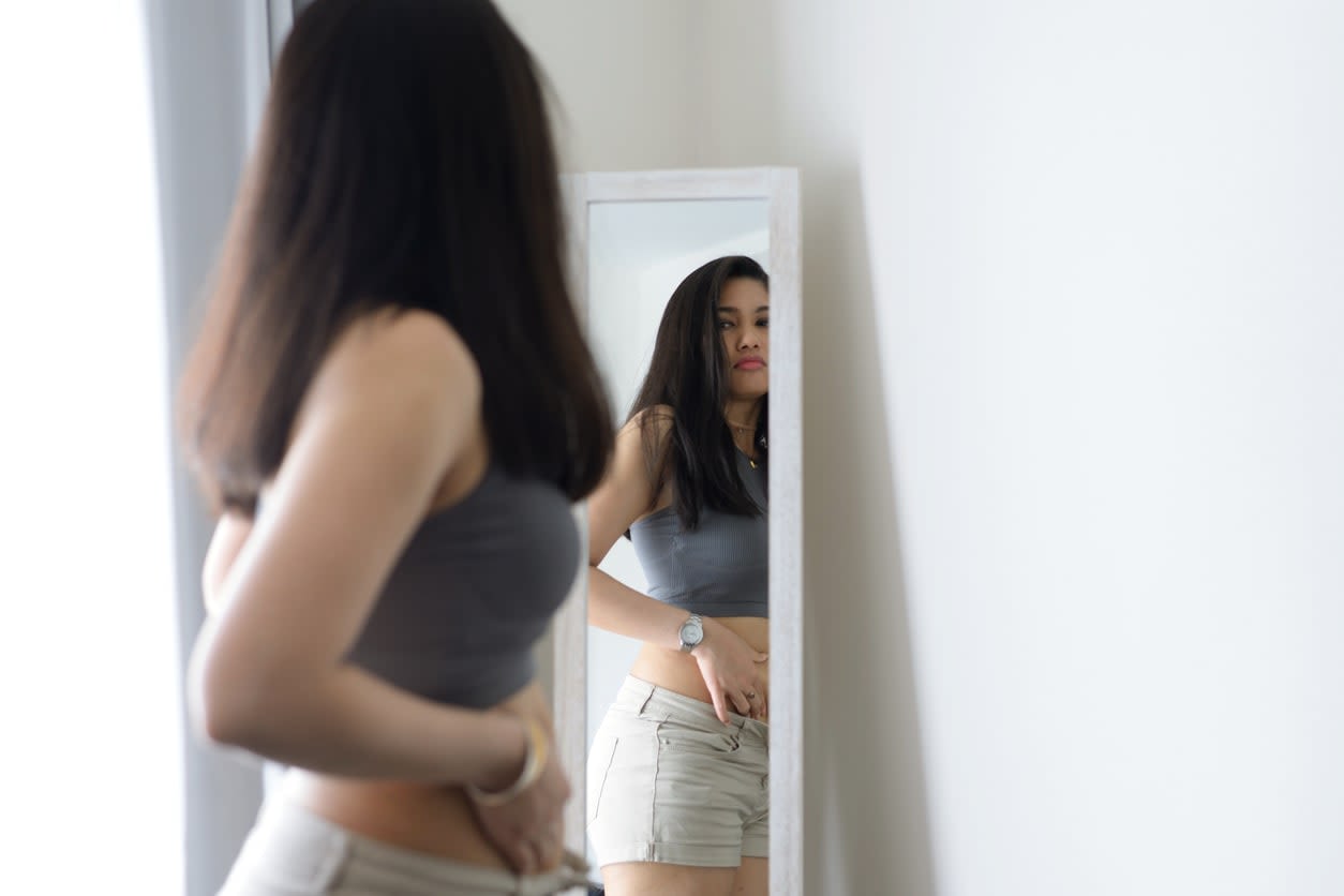 Photo From: https://www.google.com/url?sa=i&url=https%3A%2F%2Fdiscoverymood.com%2Fblog%2Funderstanding-difference-body-dysmorphia-self-esteem-negative-body-image%2F&psig=AOvVaw2K0b-pb0Zkc4EPGKo1VcFt&ust=1605884767635000&source=images&cd=vfe&ved=0CA0QjhxqFwoTCIjbyYvxju0CFQAAAAAdAAAAABAD