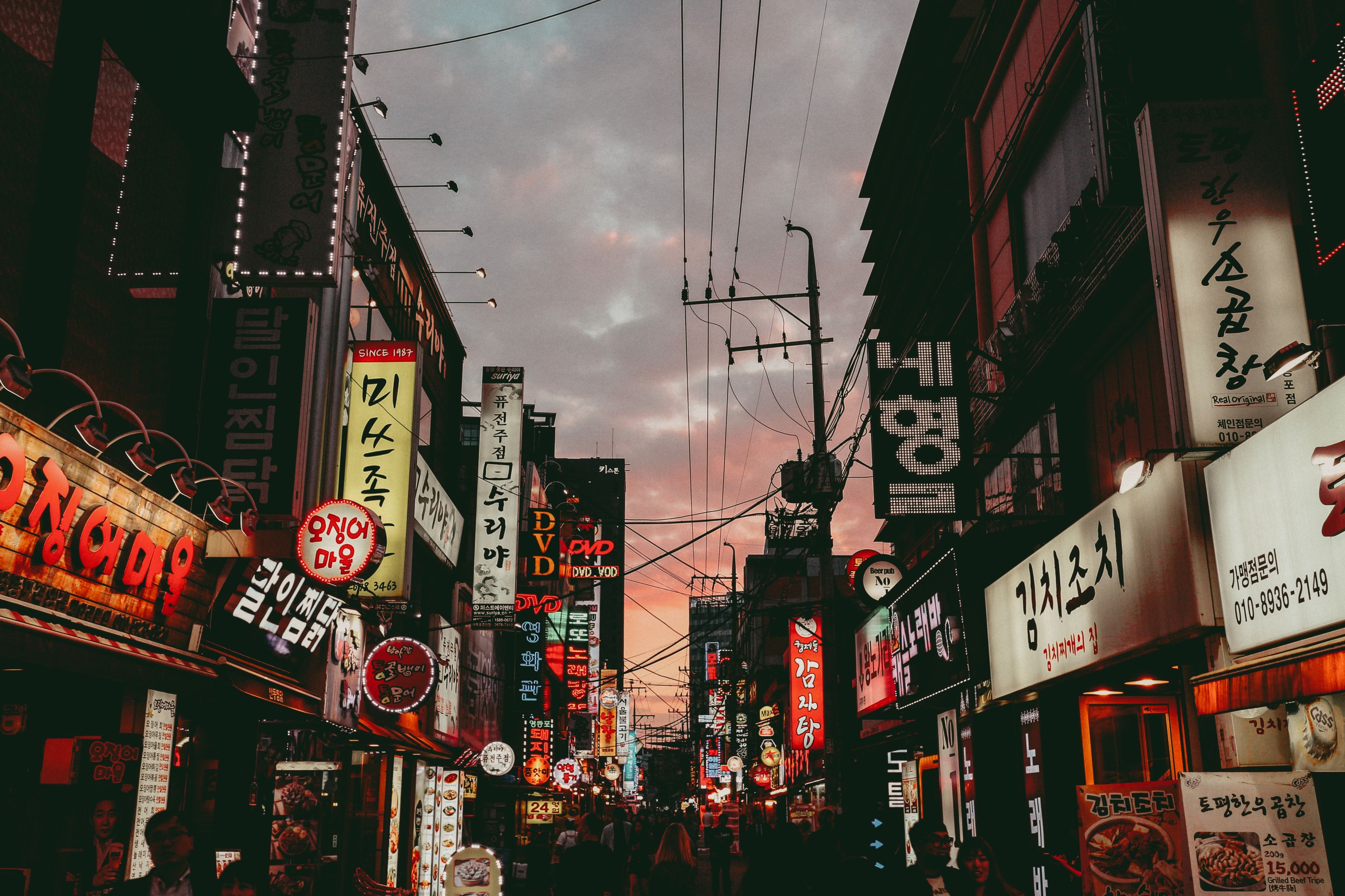 city under cloudy sky