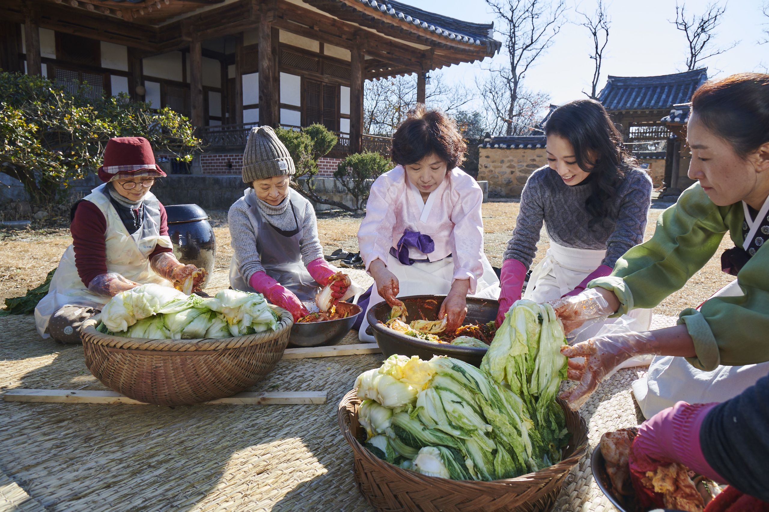 Photo from: https://www.google.com/url?sa=i&url=https%3A%2F%2Fm.theepochtimes.com%2Fkimjang-a-kimchi-making-party-in-korea_3165073.html&psig=AOvVaw33ckLk1U1JhbXKGlDV43a5&ust=1605886061922000&source=images&cd=vfe&ved=0CA0QjhxqFwoTCNjQuvb1ju0CFQAAAAAdAAAAABAD
