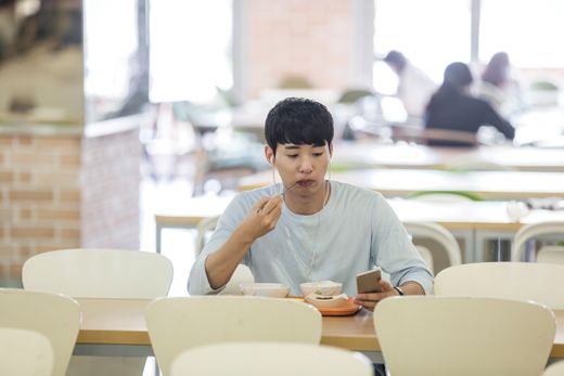 Photo From: https://www.google.com/url?sa=i&url=https%3A%2F%2Fmagazine.job-like.com%2Fhonjok-budaya-melajang-korea-selatan%2F&psig=AOvVaw2RLbX1IcAxdrCZRzopJ7Ab&ust=1605884337278000&source=images&cd=vfe&ved=0CA0QjhxqFwoTCPjplMLvju0CFQAAAAAdAAAAABAJ